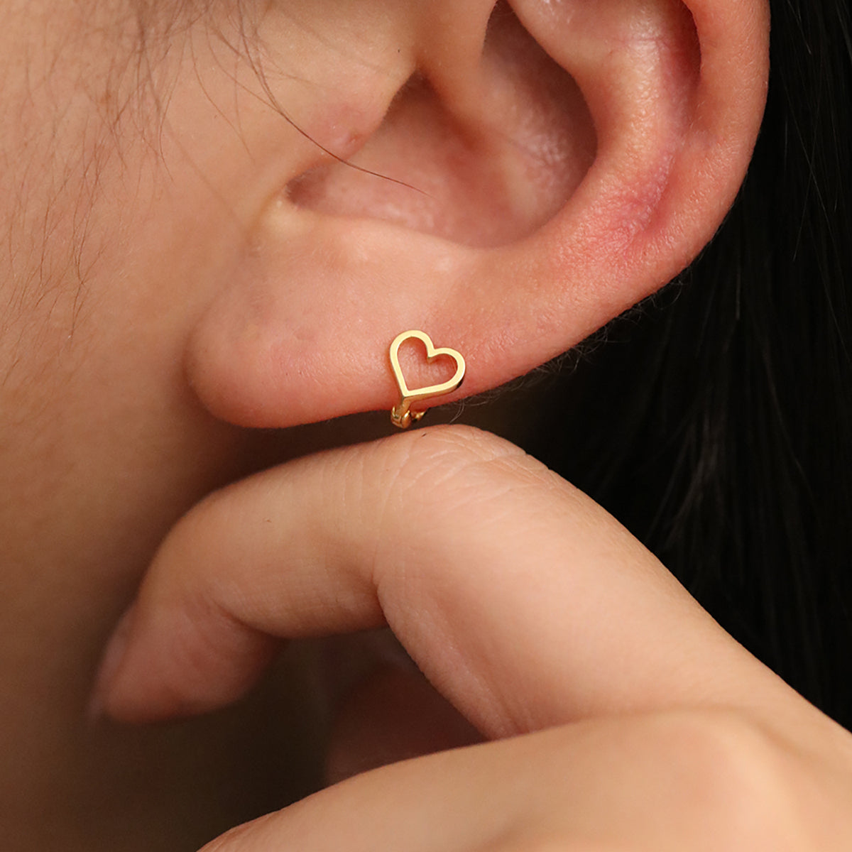 Line Heart Huggie Earring