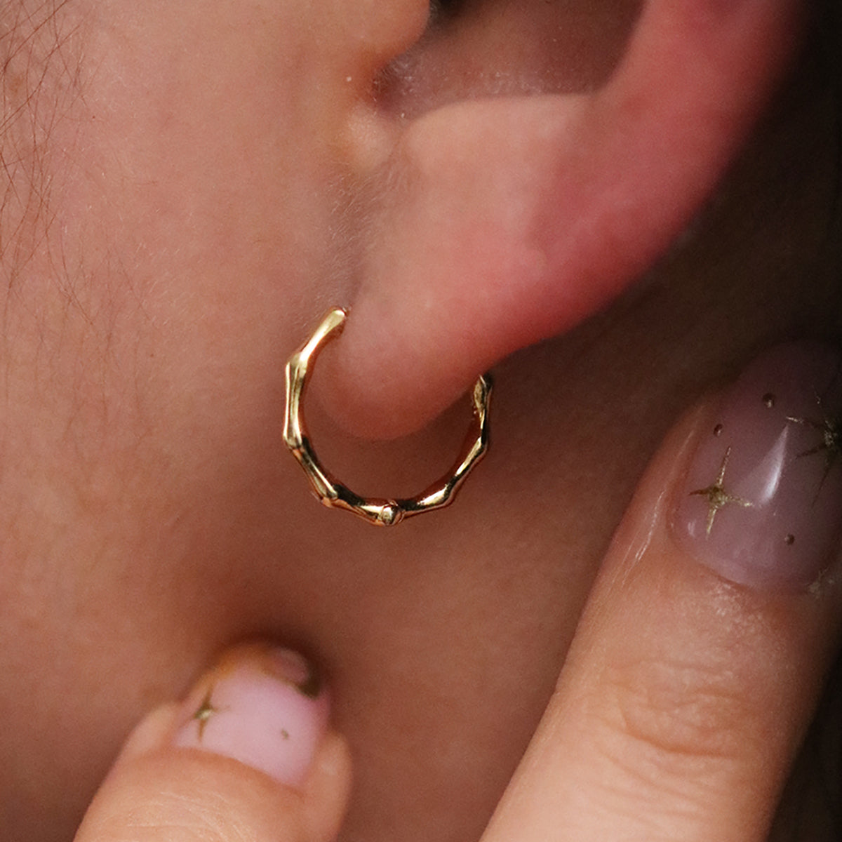 Slim wavy hoop earrings