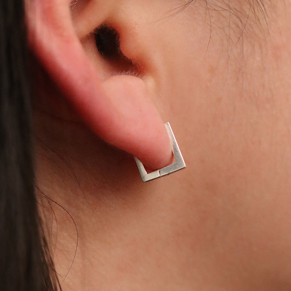 Block Square Huggie earrings