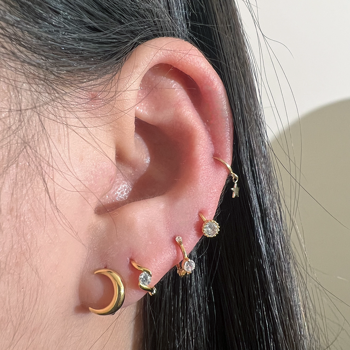 Circle Cubic Huggie Earring