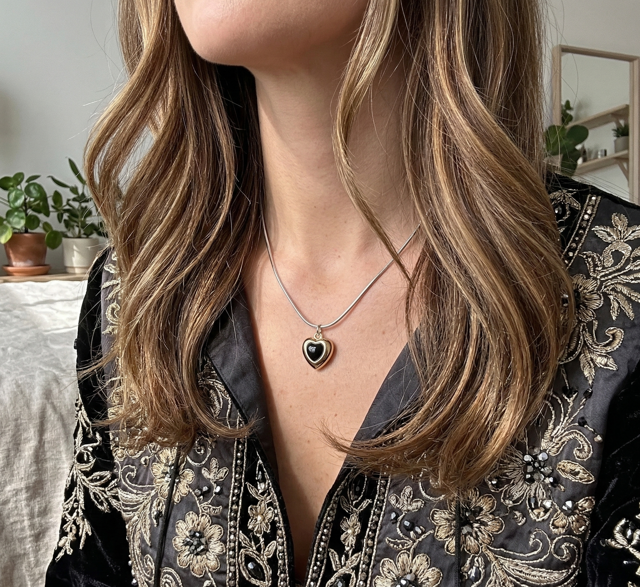 Snake bold heart necklace