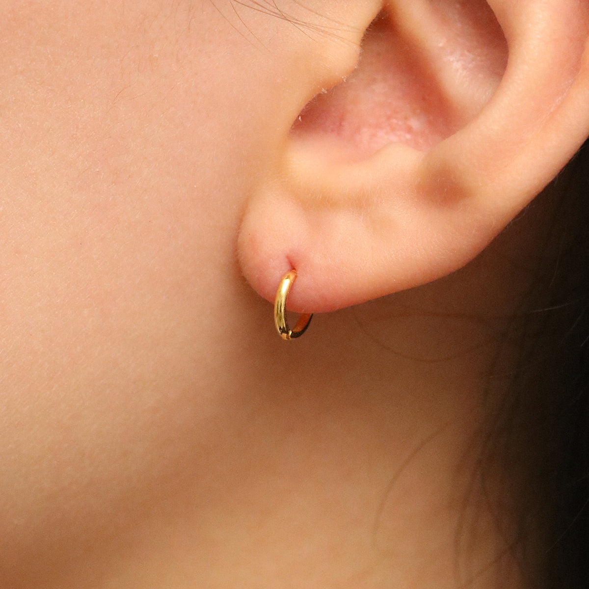 6mm Huggie Earring