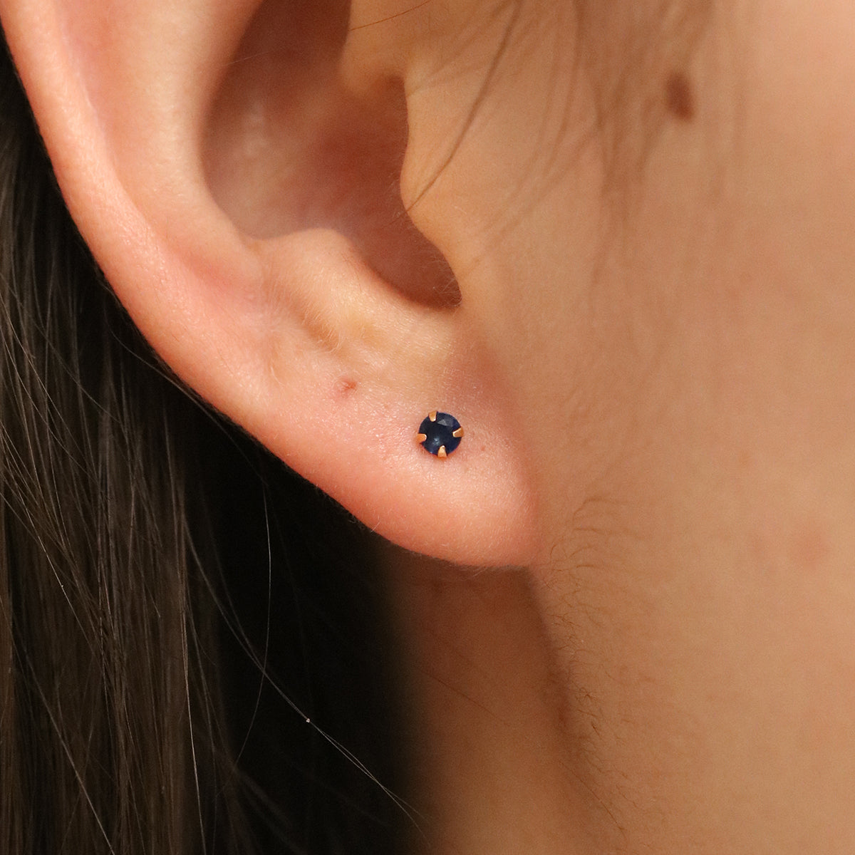 Sapphire 3mm studs