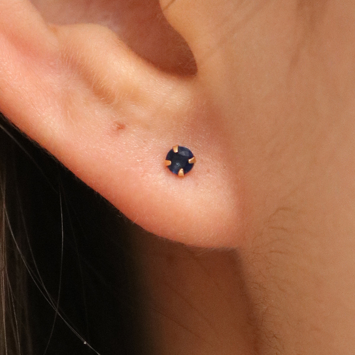 Sapphire 3mm studs