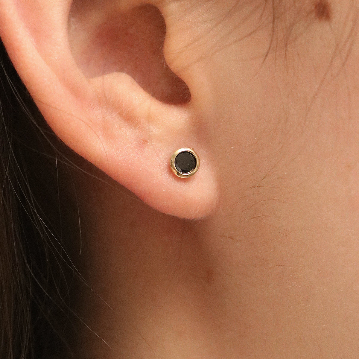 Black onyx studs