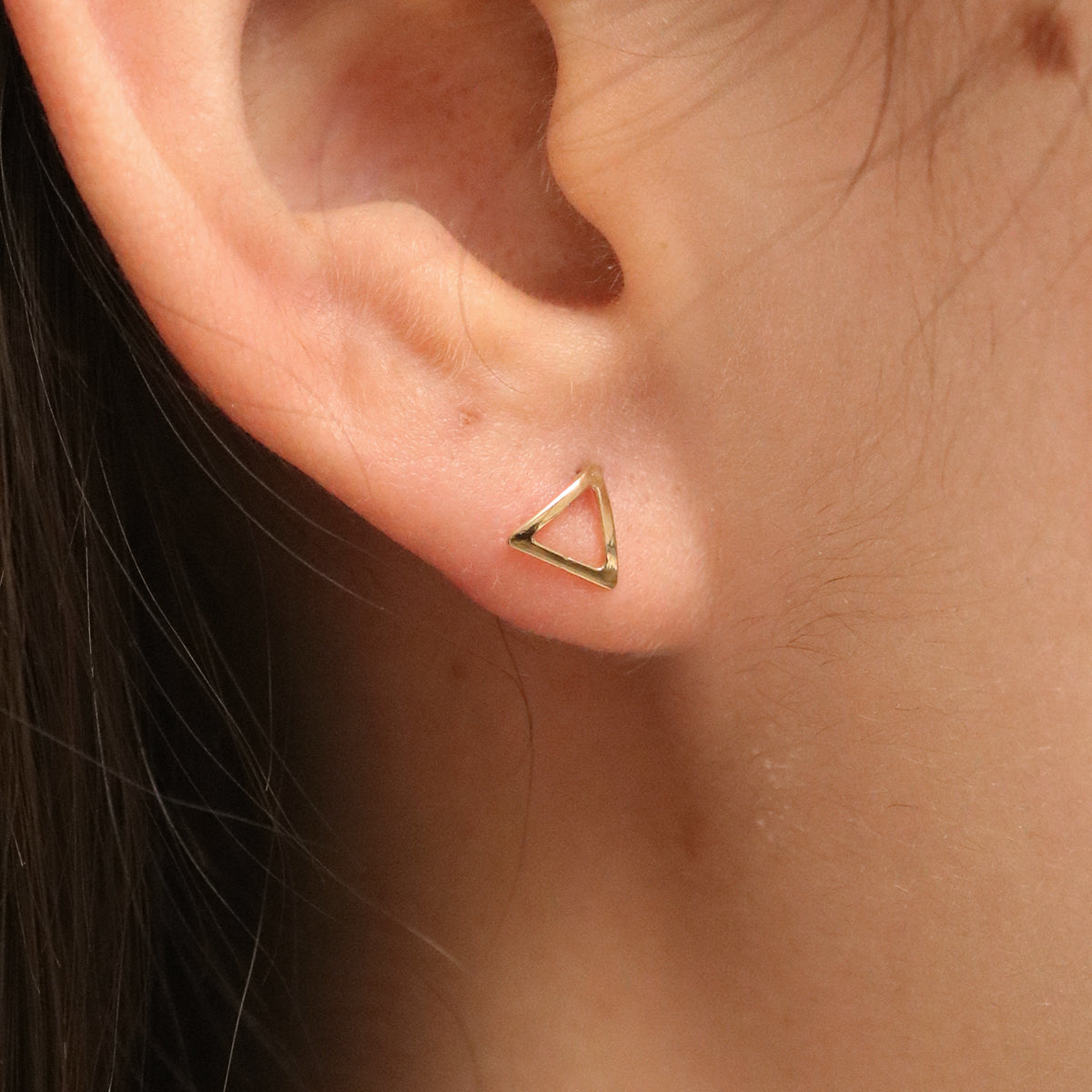 Simple triangle studs