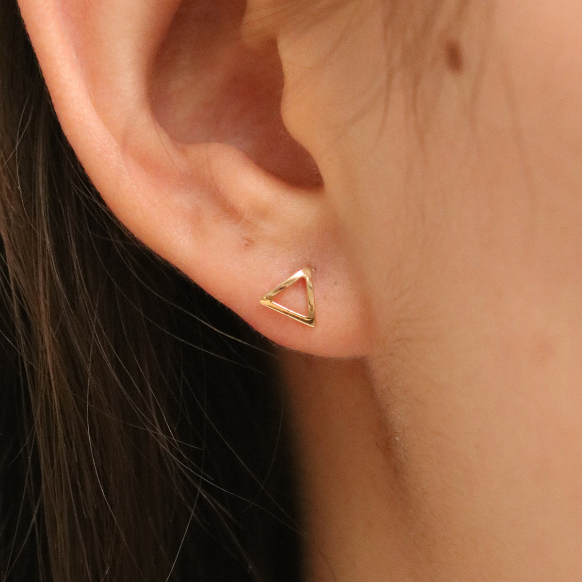 Simple triangle studs