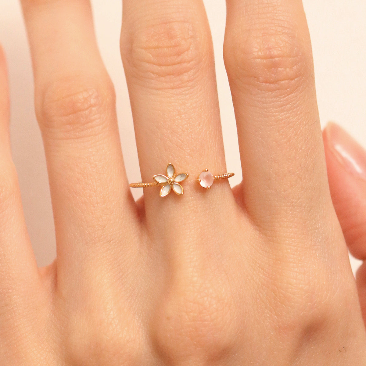 Rose quartz flower ring