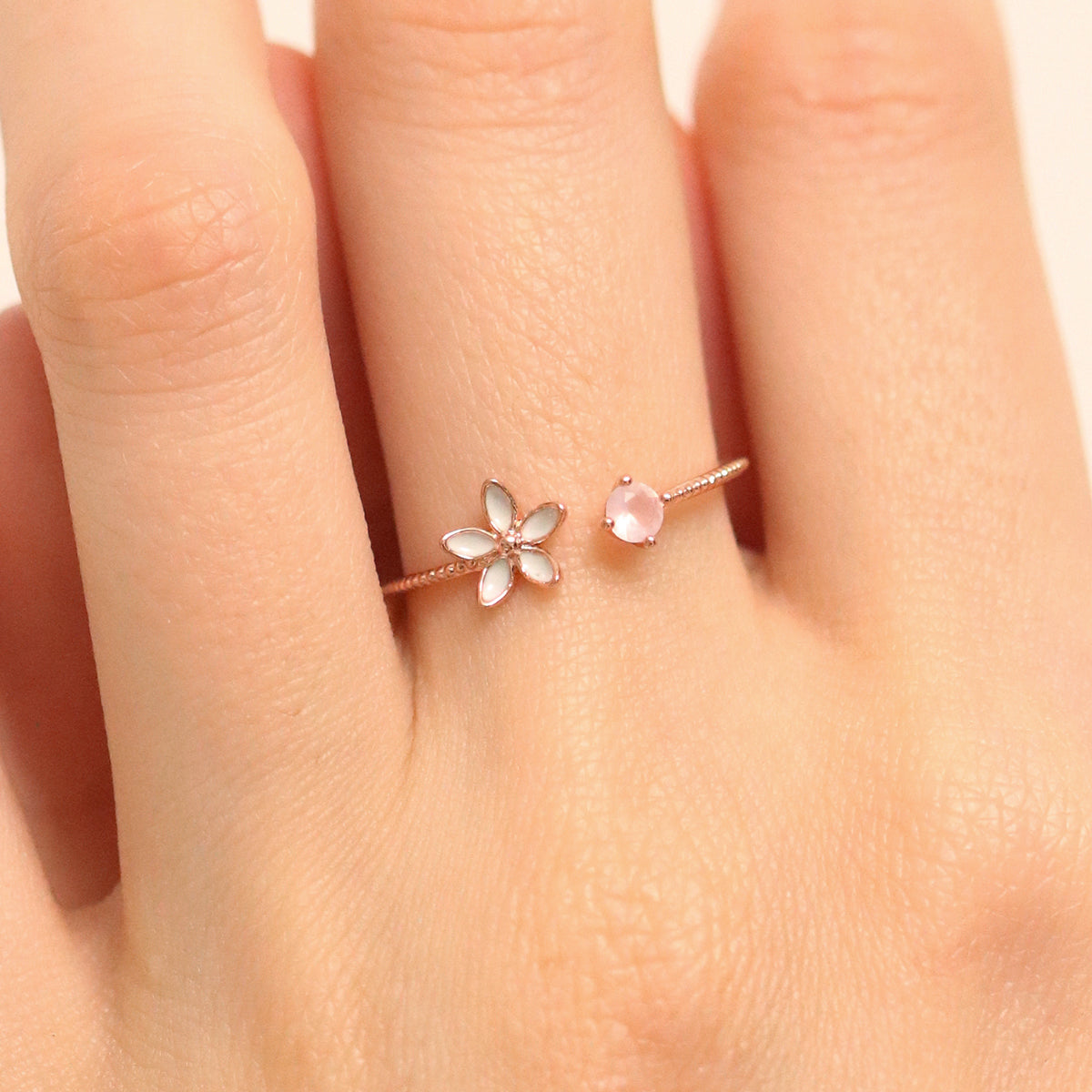 Rose quartz flower ring