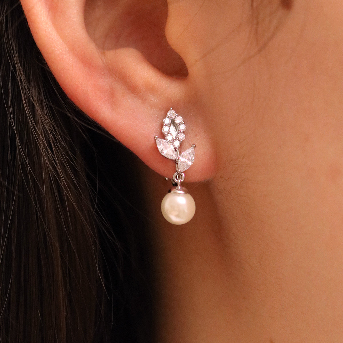 Laurel pearl drop clip on earrings