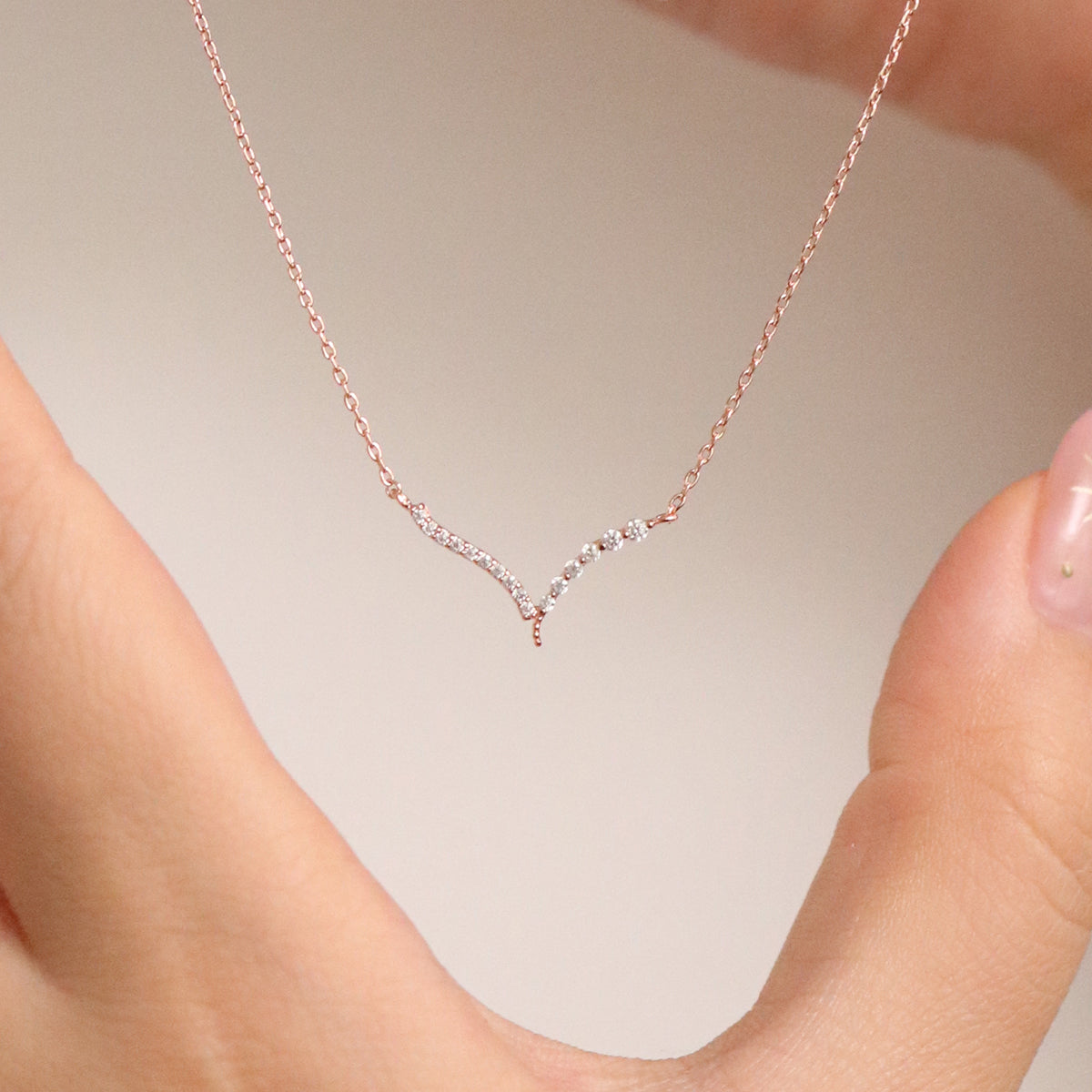 V-shape cubic necklace