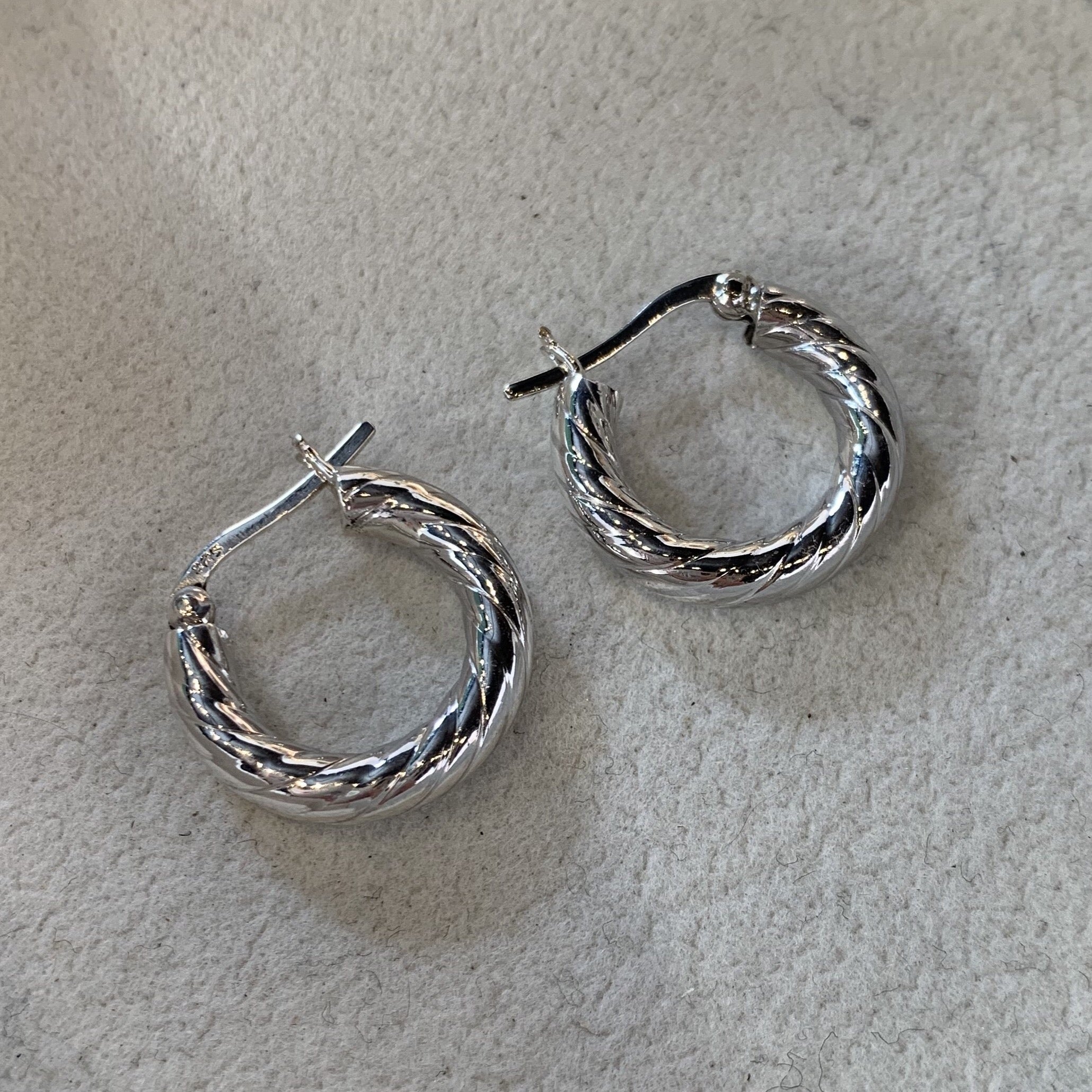 Chunky clicker hoop earrings