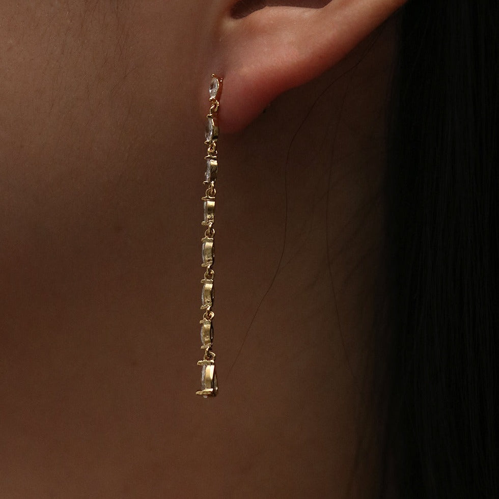 Tear drop cubic earrings