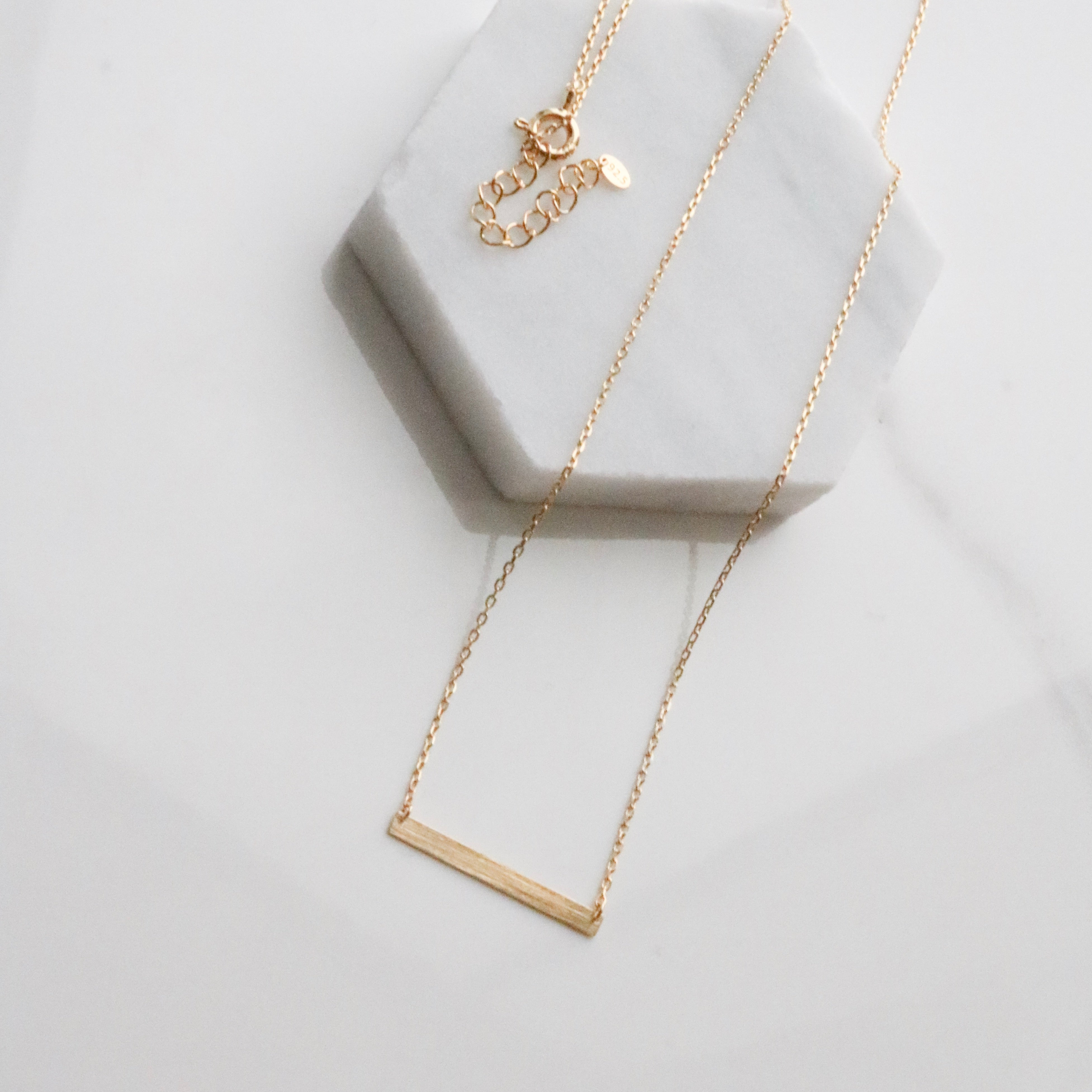 Plain bar necklace