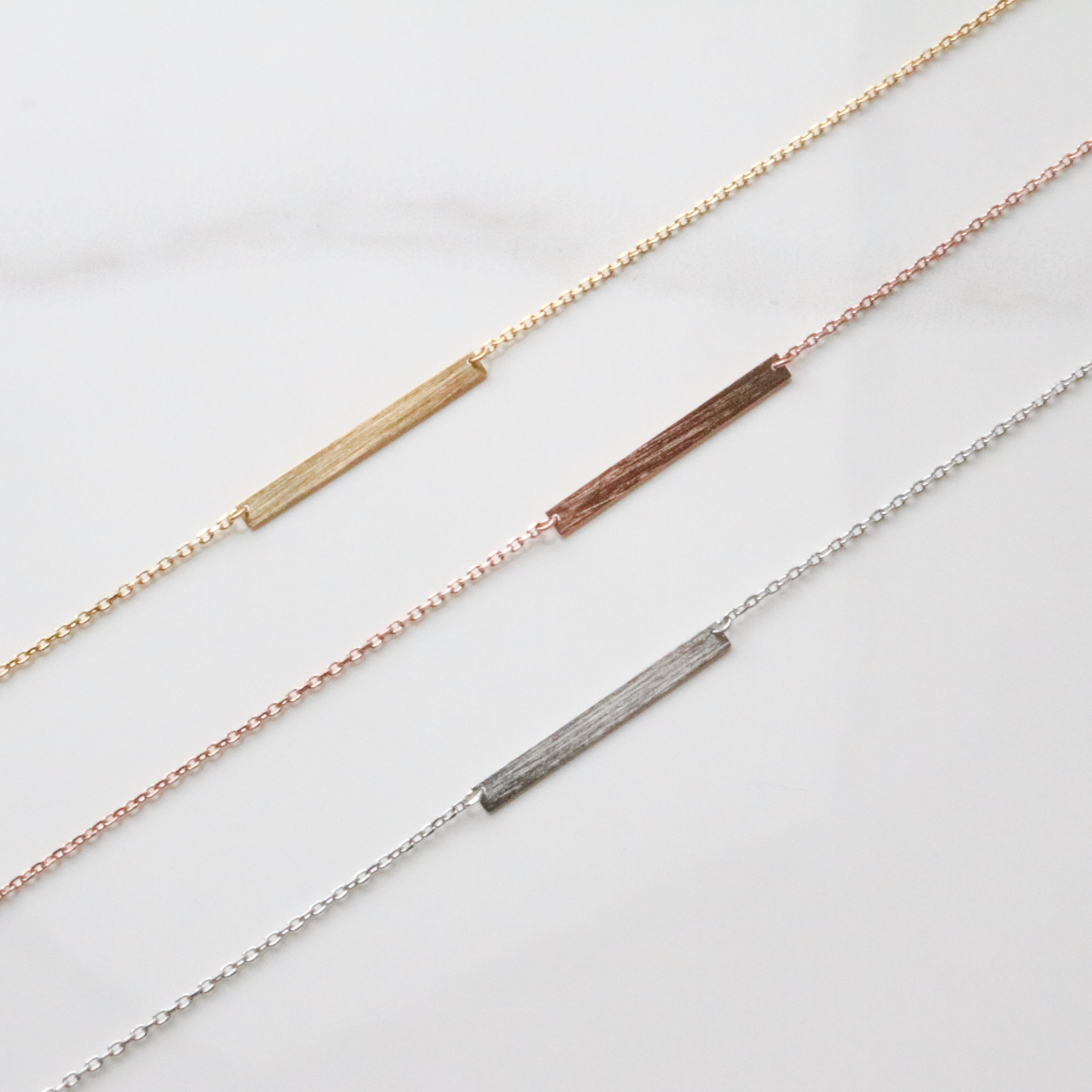 Plain bar necklace