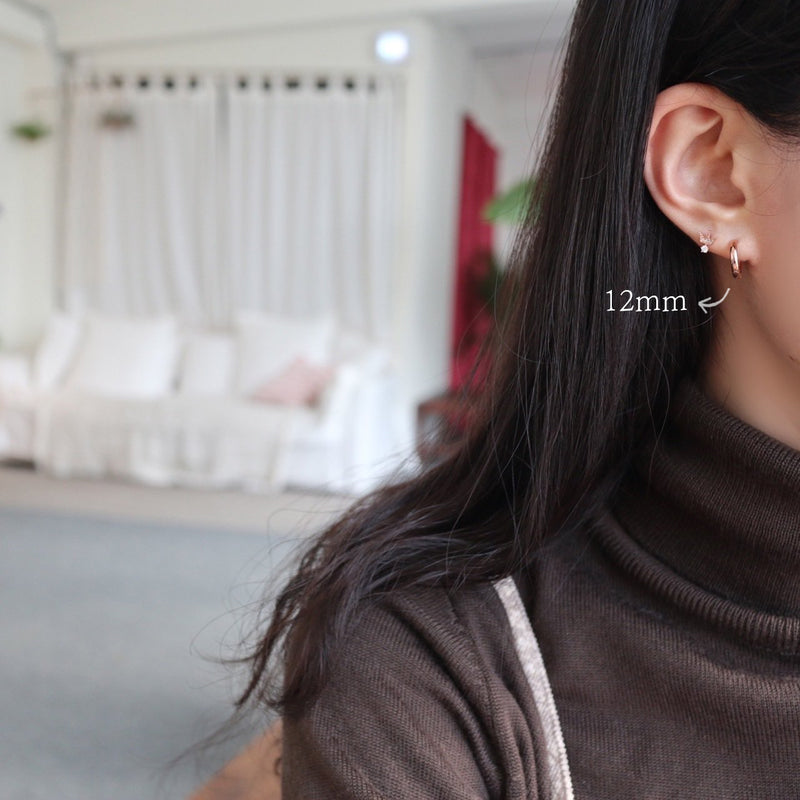 Slim huggie earring (7 sizes)